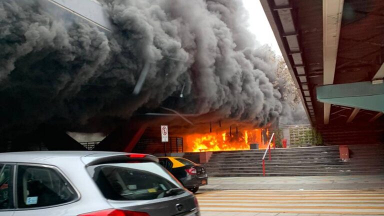 Impresionante video muestra preocupante incendio a la salida del Metro Escuela Militar
