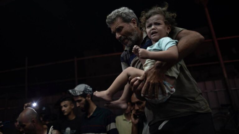 Intensificación de ataques israelíes en Gaza deja al menos 22 muertos, incluidos 10 niños