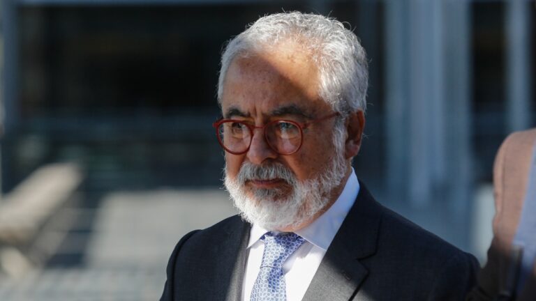 Gobierno instruye a ministros y asesores revisar eventuales conversaciones con Luis Hermosilla