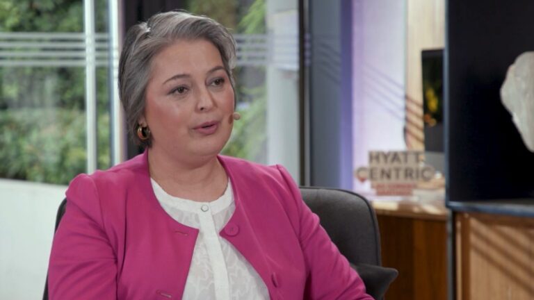 Ministra Jara afirma que sí hay debate al interior del PC: 