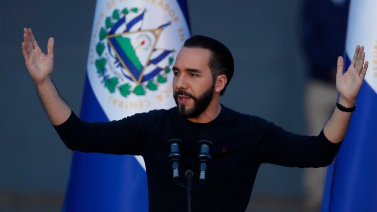 Bukele celebra ser el mandatario mejor evaluado entre los chilenos