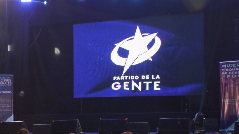 Partido De la Gente toca fondo: Se queda sin parlamentarios tras renuncia de Karen Medina