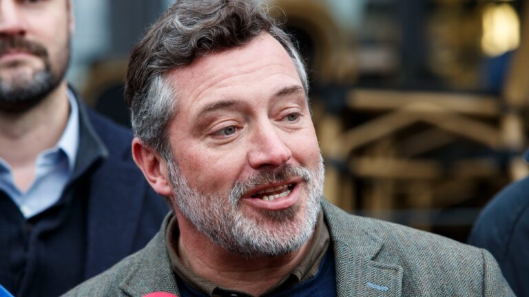 “¡Nobleza obliga!”: Sichel reconoce error tras afirmar que alcaldesa Ríos no lo contactó por agresión en su contra