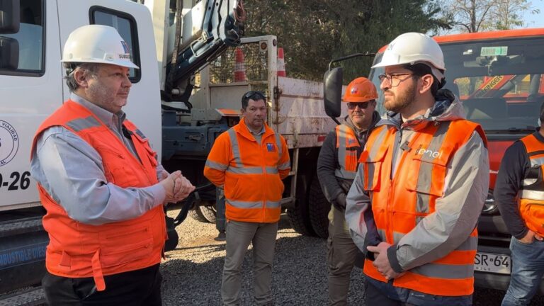Subsecretaría de Obras Públicas entregó camiones a Enel para cooperar en reposición de servicio eléctrico