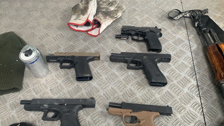 El poderoso armamento que mantenían los sujetos que robaron una sucursal de Brinks y causaron caos en Rancagua