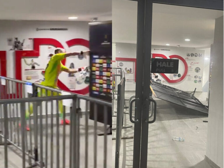 La agresiva reacción del arquero de Junior tras caer ante Colo Colo: Jugador lanzó insultos y hasta derribó un letrero