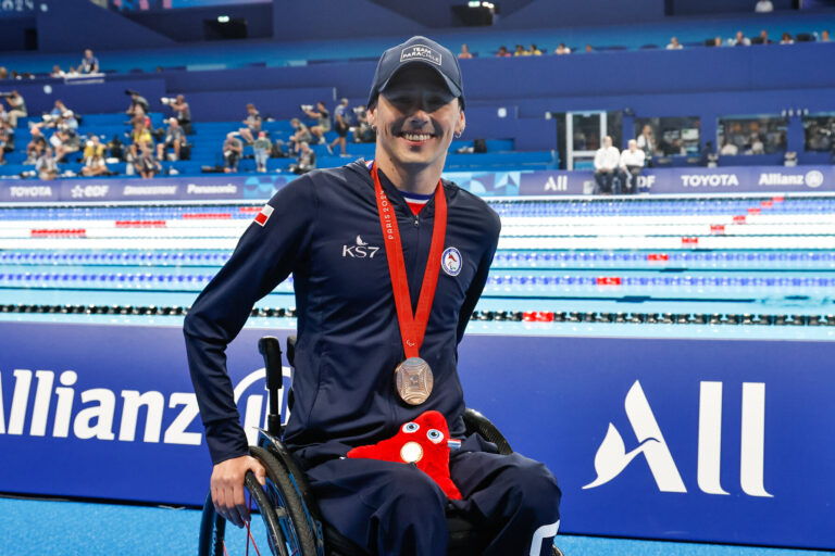 La felicidad de Alberto Abarza tras recuperar su silla de ruedas robada: 