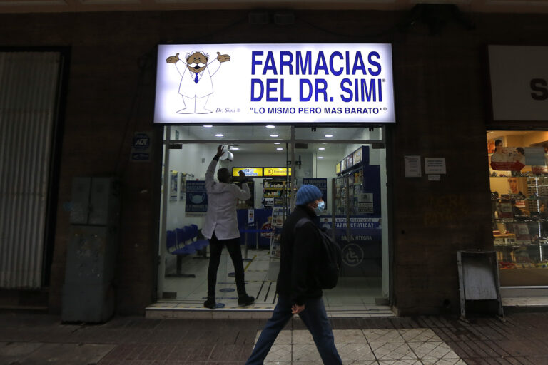 Dr Simi se expande en el sector oriente de Santiago en medio de caída de grandes farmacias en su participación en el mercado