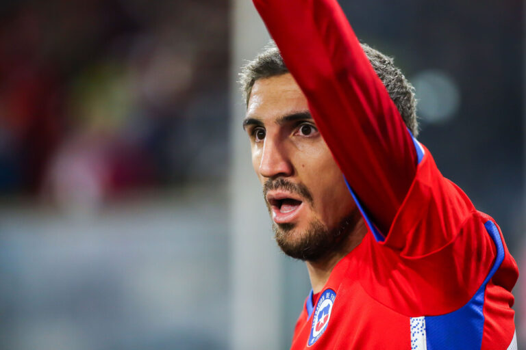 Diego Valdés queda descartado para doble fecha eliminatoria contra Argentina y Bolivia por lesión