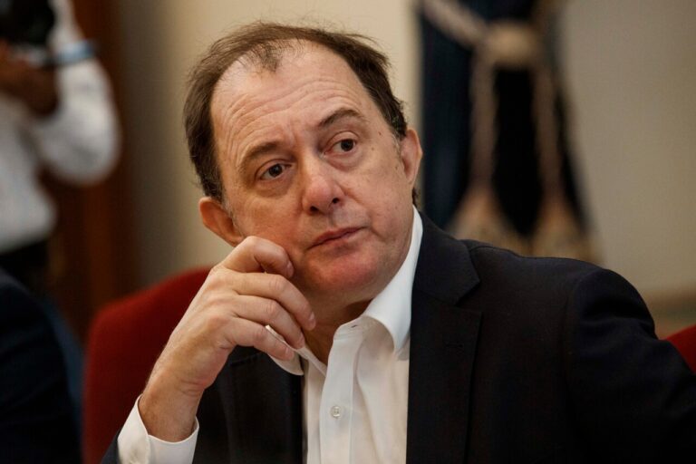 Concejales de Viña denuncian a Iván Poduje ante el Servel porque estaría ofreciendo regalos a vecinos en medio de campaña municipal