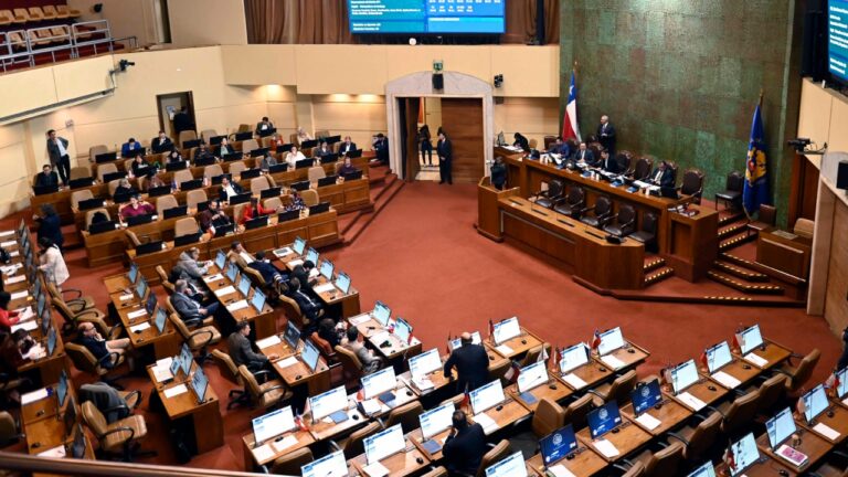 Tenso momento en la Cámara ante homenaje para detenidos desaparecidos: Sesión tuvo que ser suspendida