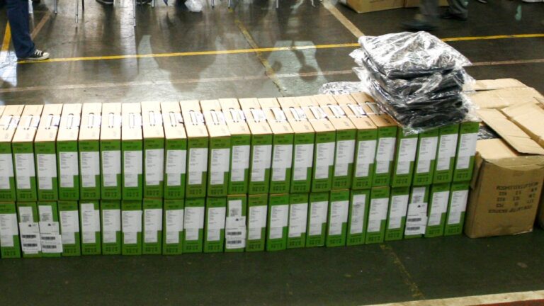 Junaeb confirma sumario tras revelarse que miles de computadores de Becas TIC fueron olvidados en bodegas y dados de baja