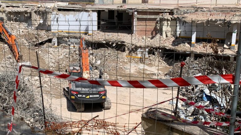 2 niños y su madre murieron tras el derrumbe de su casa en Italia