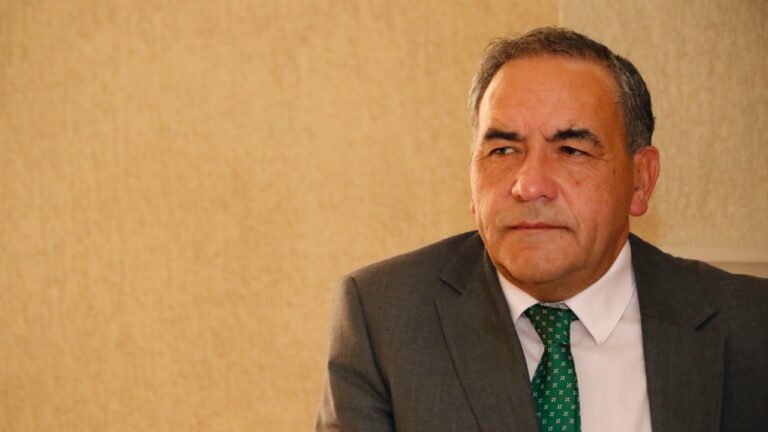 “¿Es chantaje pedir transparencia?”: Espinoza responde críticas de Vallejo por condicionar su respaldo al proyecto del CAE