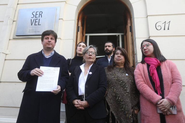 Frente Amplio denuncia a Republicanos por video donde “celebran” el golpe de Estado