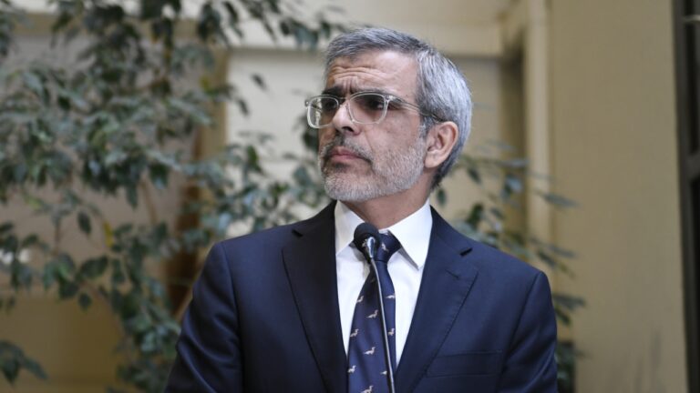 Gobierno confirma que ministro Cordero asistió a cena en casa de jueza Vivanco: Aseguran que tuvo un “contacto institucional”