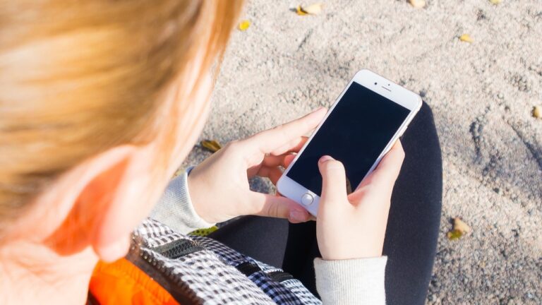 Australia: Gobierno buscará prohibir que los niños utilicen redes sociales