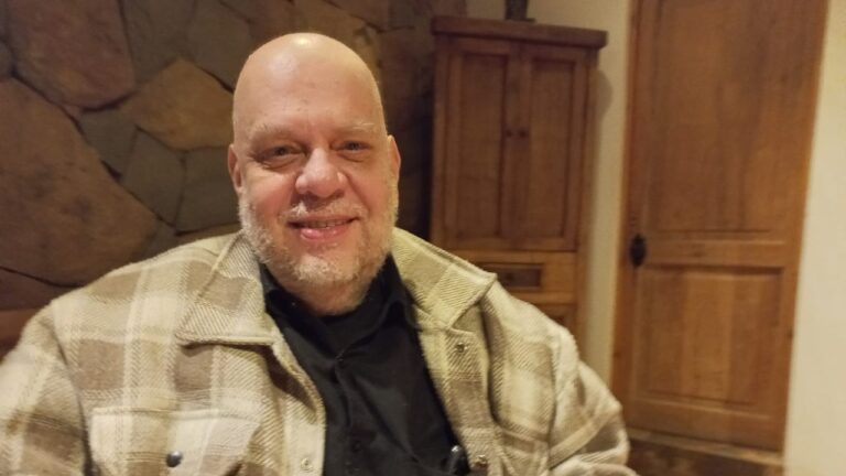 “Está muy adolorido, pero bien”: Familia de Roberto Nicolini revela detalles de su delicado estado de salud