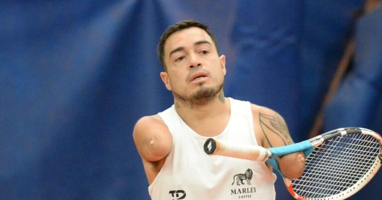 Nació sin brazos y a los 7 años empezó a jugar: La historia de Nicolás Basaez, el tenista chileno que jugará el US Open