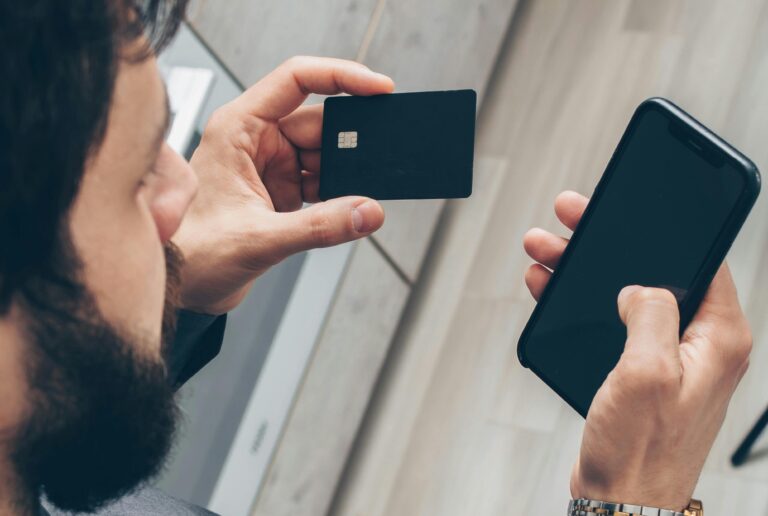 PDI alerta por nuevo tipo de estafa realizada con Inteligencia Artificial: Criminales clonan voces de personas