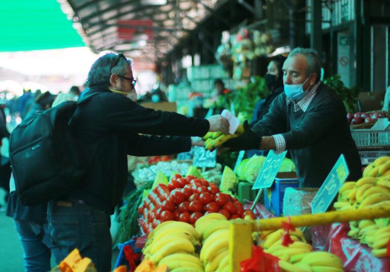 Imacec de agosto anota alza de 2,3%: Economía chilena decepciona tras crecer por debajo de las expectativas del mercado