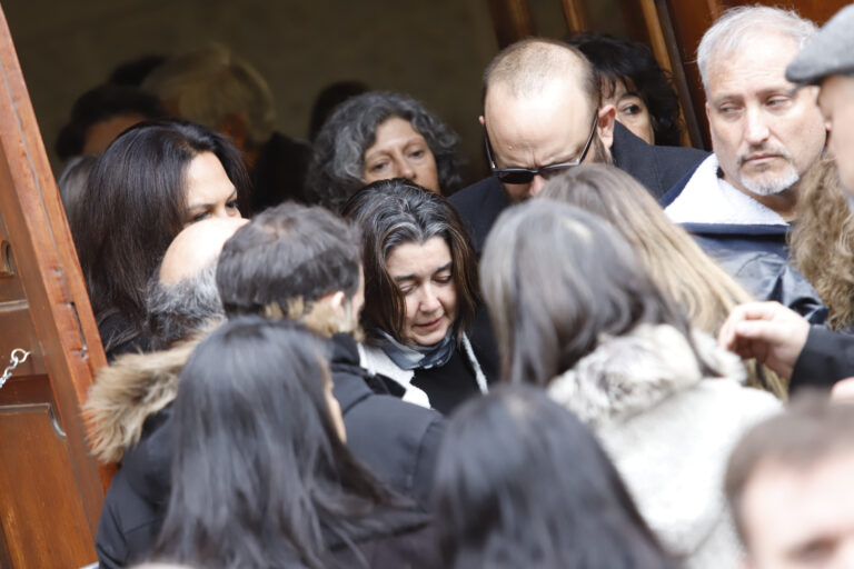 La muerte de sus padres y la enfermedad de Augusto Góngora: Los otros golpes que ha debido enfrentar Paulina Urrutia, actriz que reveló que padece cáncer