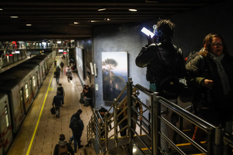 ¿Habrá cambios en el horario del Metro por el feriado del 12 de octubre?