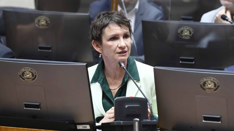 Ministra Tohá presenta contestación a acusación en su contra y asegura que contiene información 