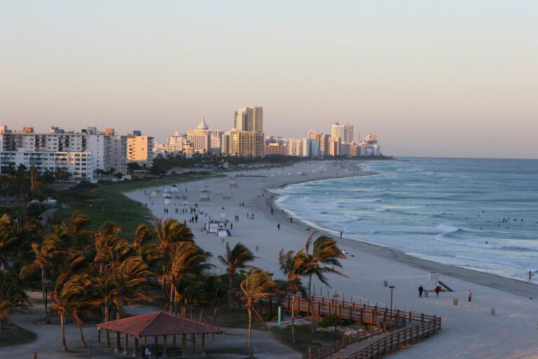 ¿Se acabó el boom?: Chilenos que se fueron a Miami tras el estallido social estarían pensando en volver a Chile a invertir