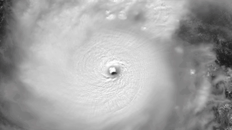 Así se ve el ojo del huracán Milton desde el espacio