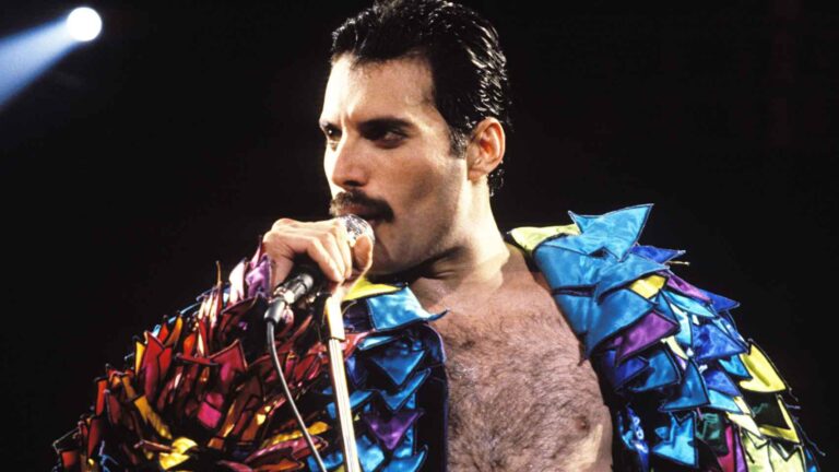 Freddie Mercury pasó de cantar “como una cabra” a volverse una “fuerza colosal”, recuerdan Brian May y Roger Taylor