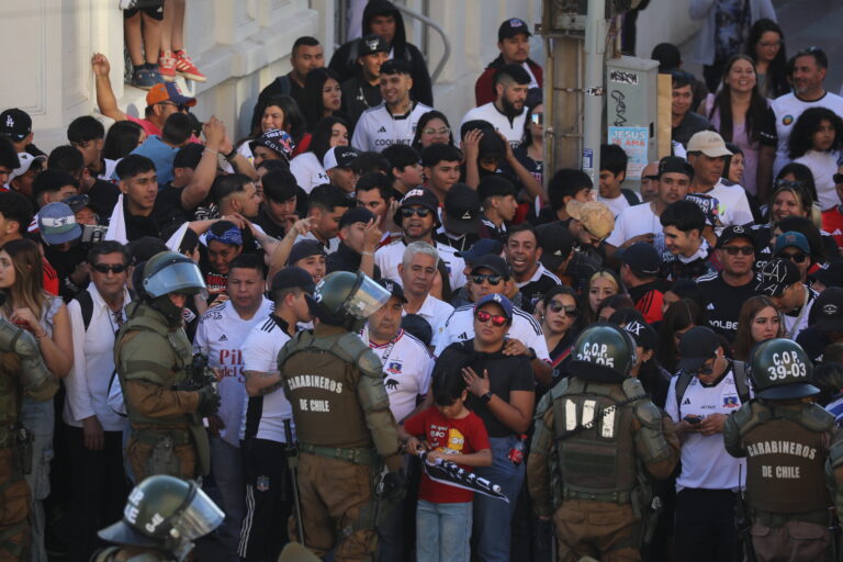 Banderazo de Colo Colo en Copiapó previo a partido clave del torneo chileno termina con 9 detenidos