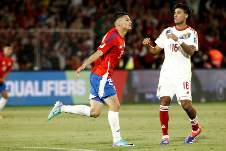 Streamers celebran la brillante actuación de Cepeda en La Roja: 