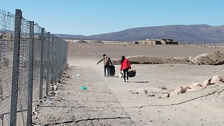 Carabineros descubren a 56 migrantes en situación irregular en un domicilio de Colchane