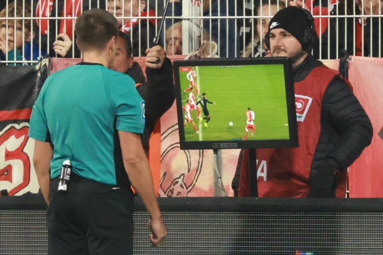 FIFA evalúa eliminar el var y apostar por nuevo sistema de soporte arbitral 