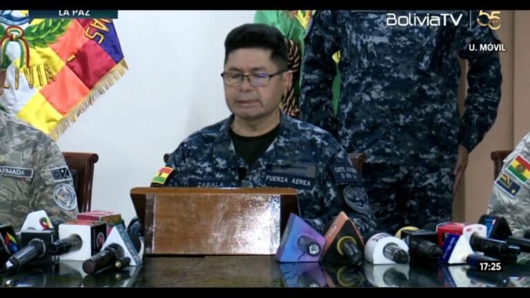 Crece tensión política en Bolivia: Gobierno denuncia que grupos armados afines a Evo Morales se tomaron instalaciones militares