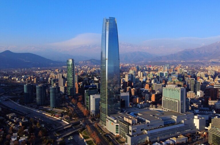 Chile abandona el top 10 de países de la OCDE con mejor desempeño económico de The Economist: En 2023 estaba en el puesto 7