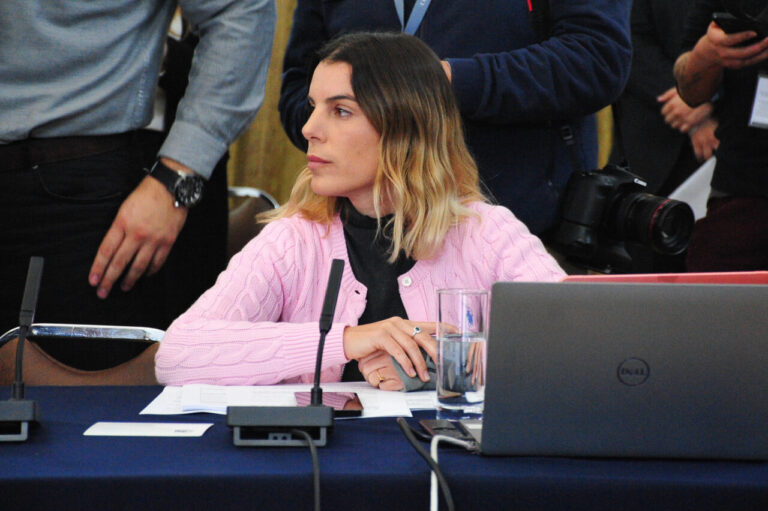 Frente Amplio llevará a Maite Orsini al Tribunal Regional del partido tras presunto contacto con fiscal del Caso Valdivia