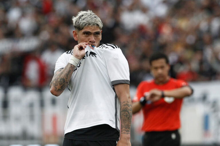 Carlos Palacios se despide de Colo Colo para partir a Boca Juniors: 