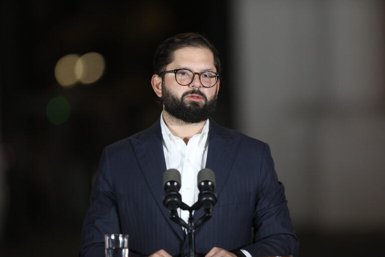 Cadem: 32% aprueba gestión del presidente Gabriel Boric