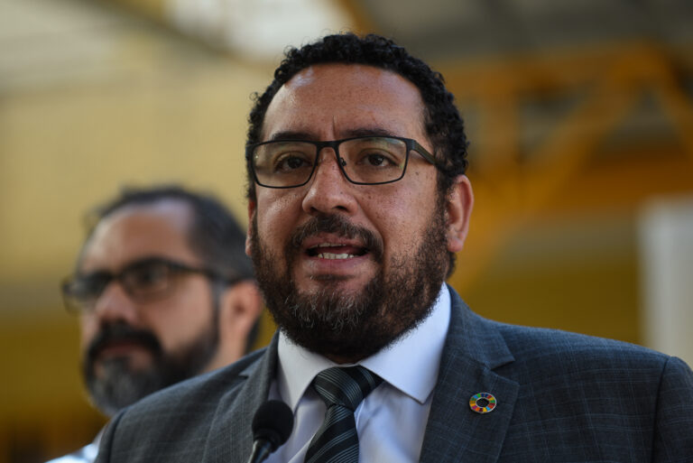 Pago en cuotas y prioridad para mayores de 80 años: Las claves de la reparación de la deuda histórica de los profesores