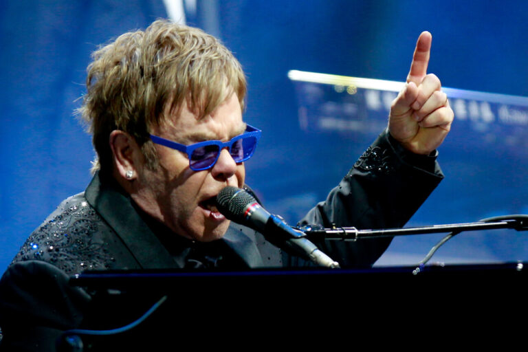 Elton John confiesa que se está quedando ciego: 