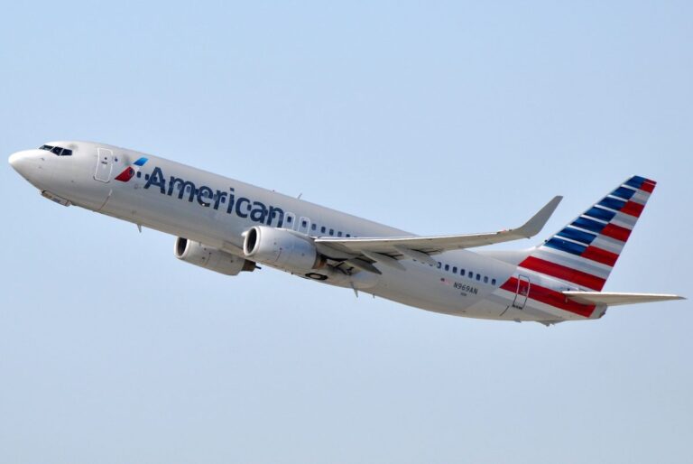American Airlines suspende todos sus vuelos en Estados Unidos tras un 
