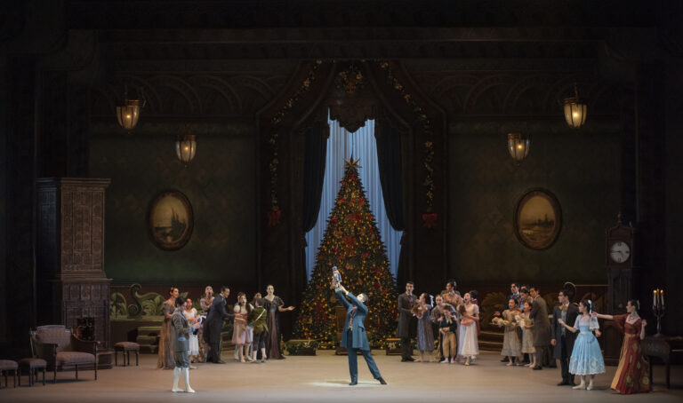 Con estreno mundial de la leyenda Maina Gielgud: Vuelve la magia navideña del Cascanueces al Teatro Municipal de Santiago