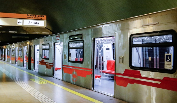 Metro de Santiago reportó problemas en la Línea 2 por al menos una hora