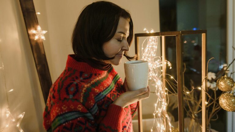 Guía para enfrentar la Navidad en soledad: Estas son algunas recomendaciones de los expertos para disfrutar las fiestas