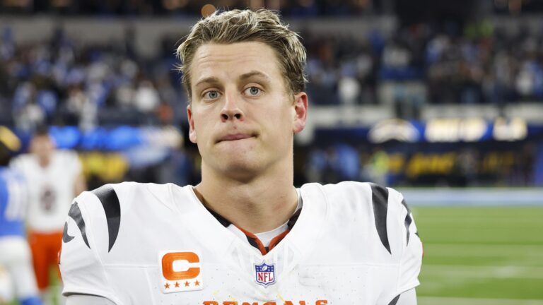 Cuatro chilenos arrestados en Estados Unidos por robo en vivienda de estrella de la NFL