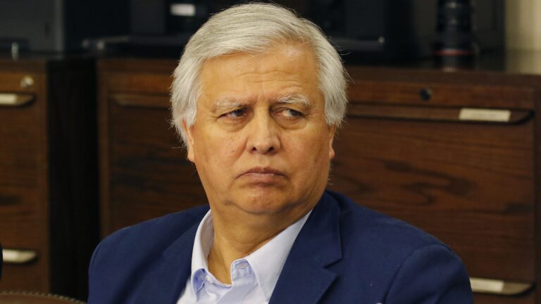 Senador Saavedra critica postura de Chile Vamos en debate por pensiones: 