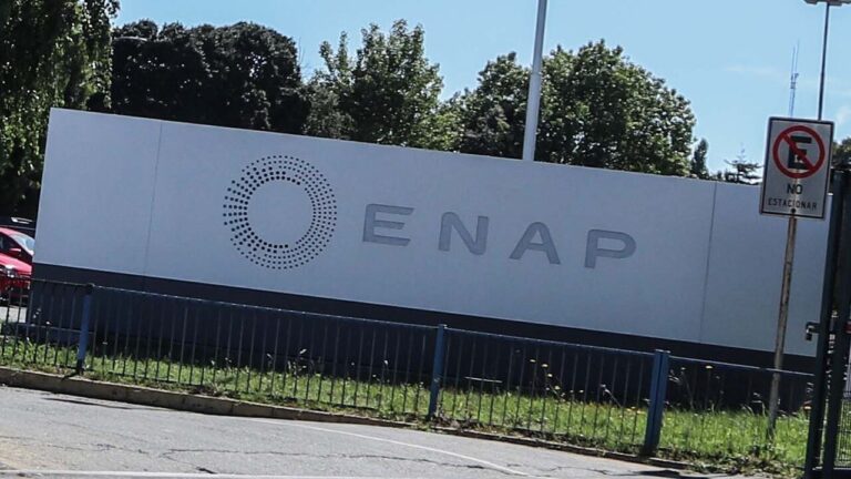 Enap alcanza su menor nivel de deuda en quince años y anuncia plan de inversiones por US$3.788 millones