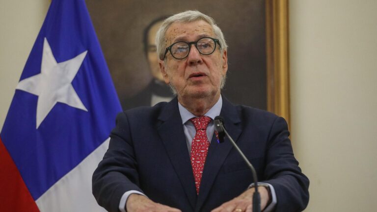 Canciller Van Klaveren por cierre de consulados chilenos en Venezuela: “Confirma características de dictadura”